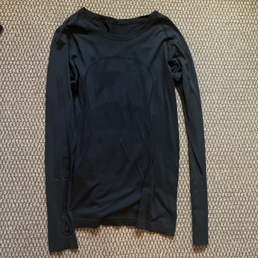 Lululemon workout shirt